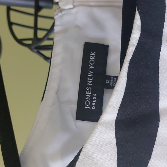 "Jones New York" size 12 dress ,98% cotton 2% elastane - Picture 3 of 10